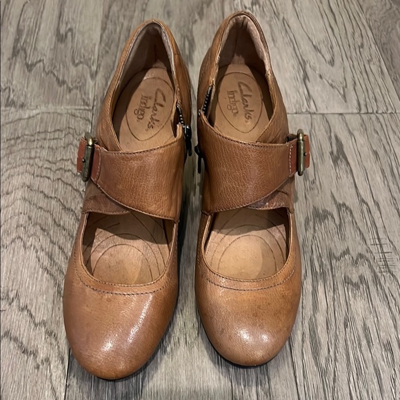 Clarks Brown T-Strap Heels with Chunky Heel - Picture 6 of 11